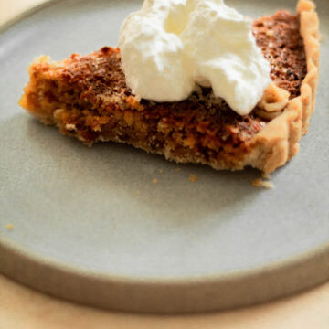 A recipe for treacle tart: treacle tart on a plate