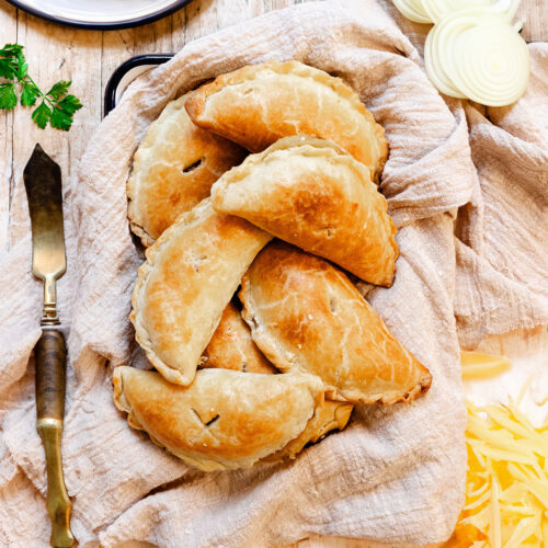 CHEESE AND ONION PASTY RECIPE: VEGETARIAN PASTIES