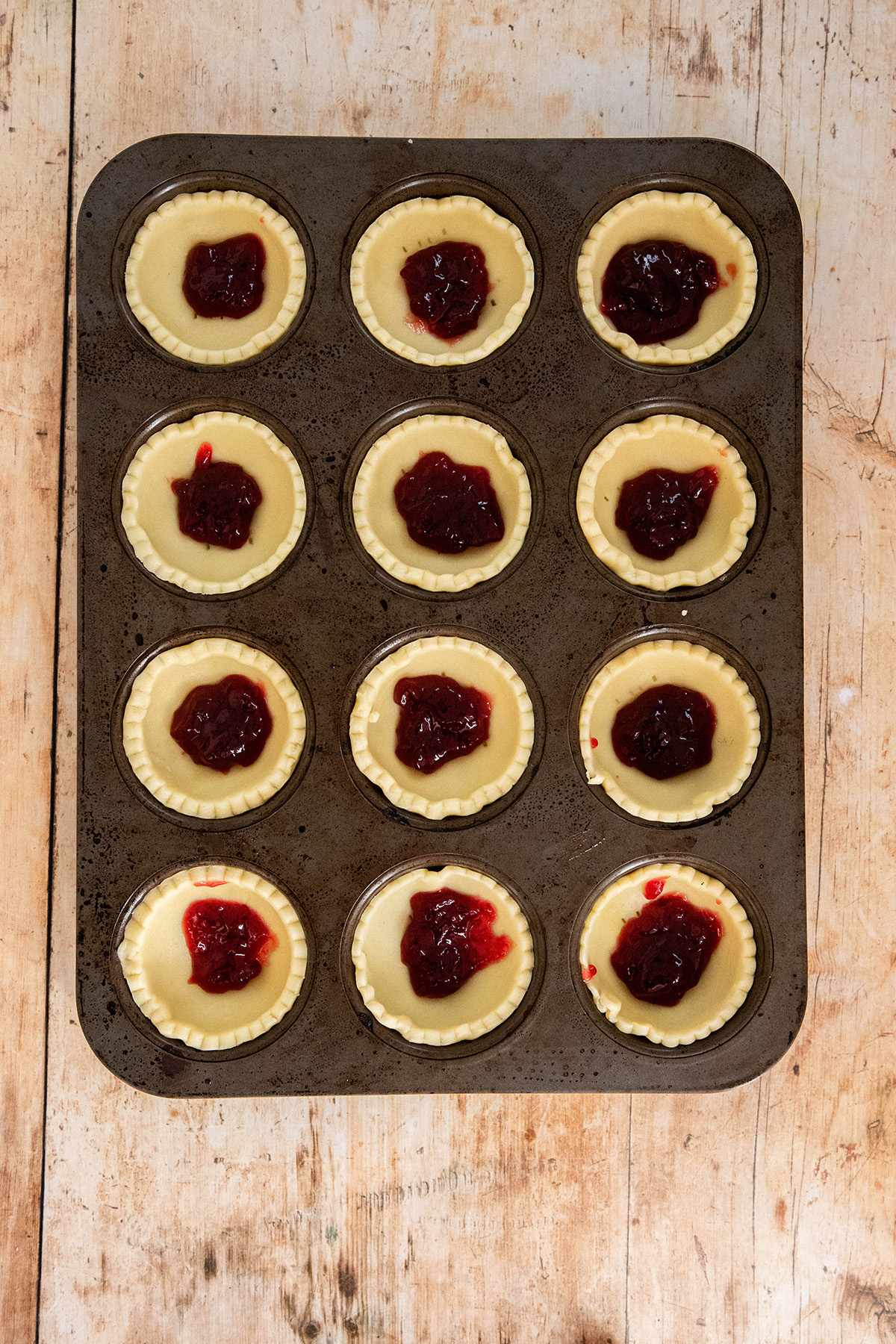 pastry filled with raspberry jam